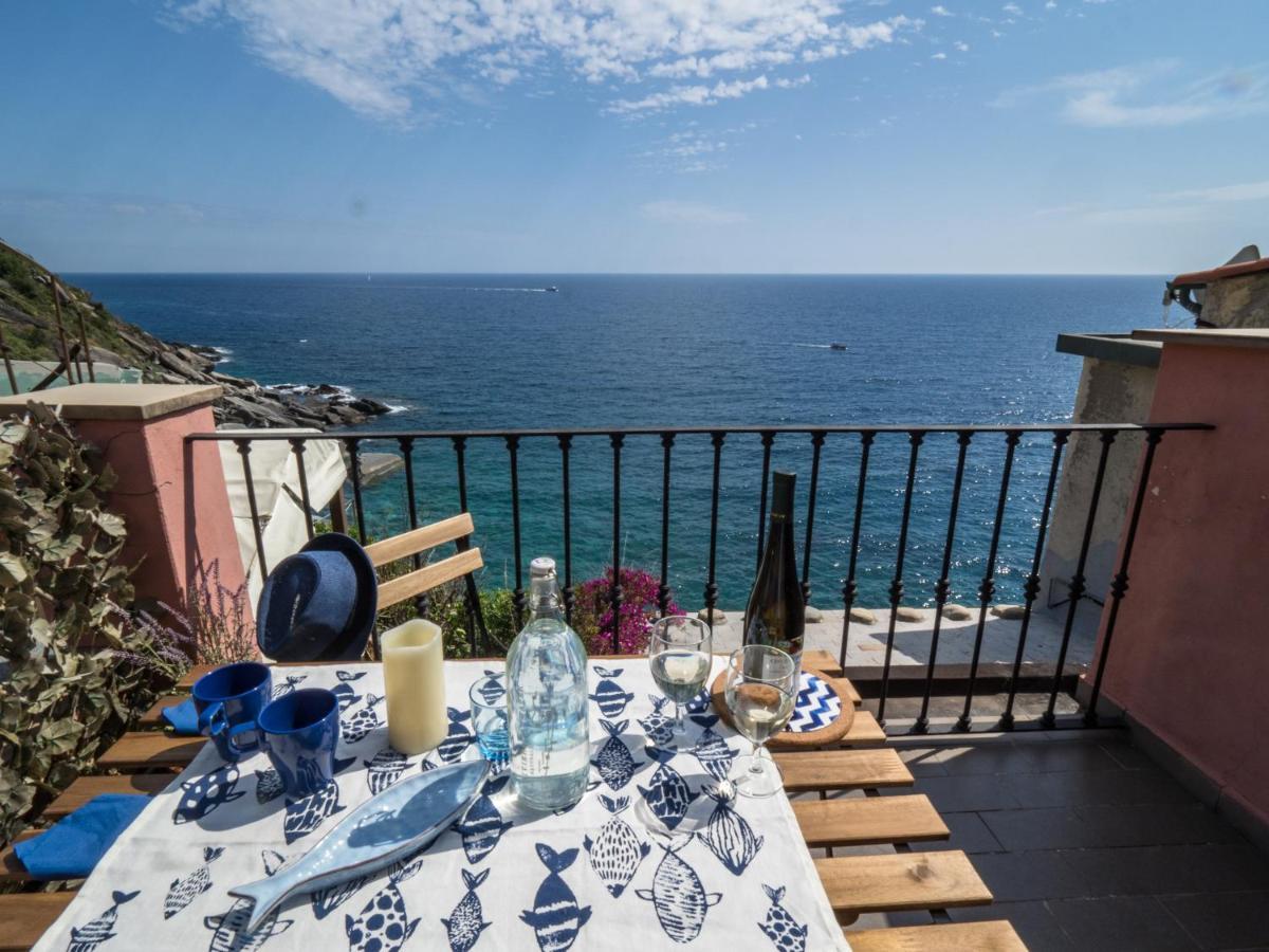 Refilea Sea View Tower Villa Вернацца Экстерьер фото