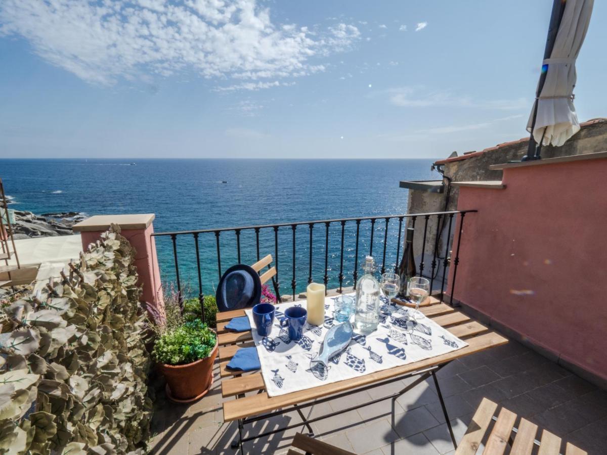 Refilea Sea View Tower Villa Вернацца Экстерьер фото
